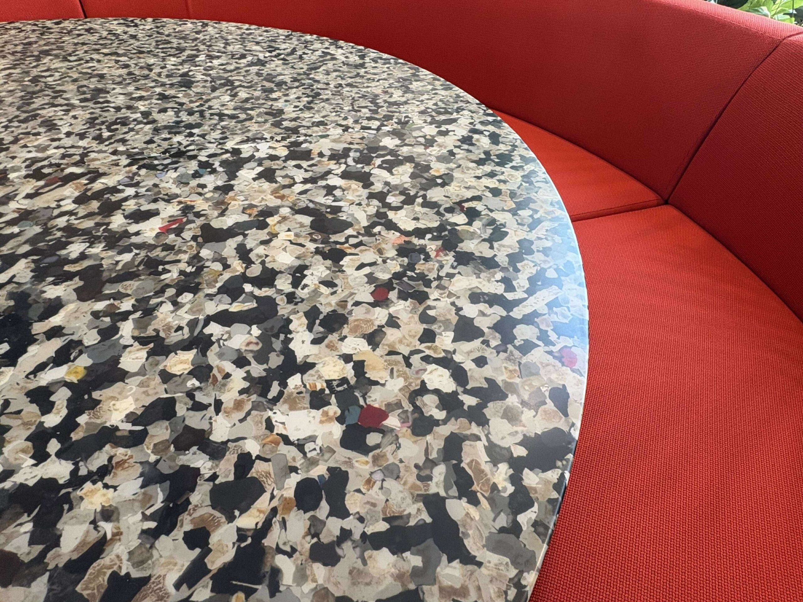 ガーナの電子廃棄物から生まれた100％再生材！MAGO MOTORS JAPAN